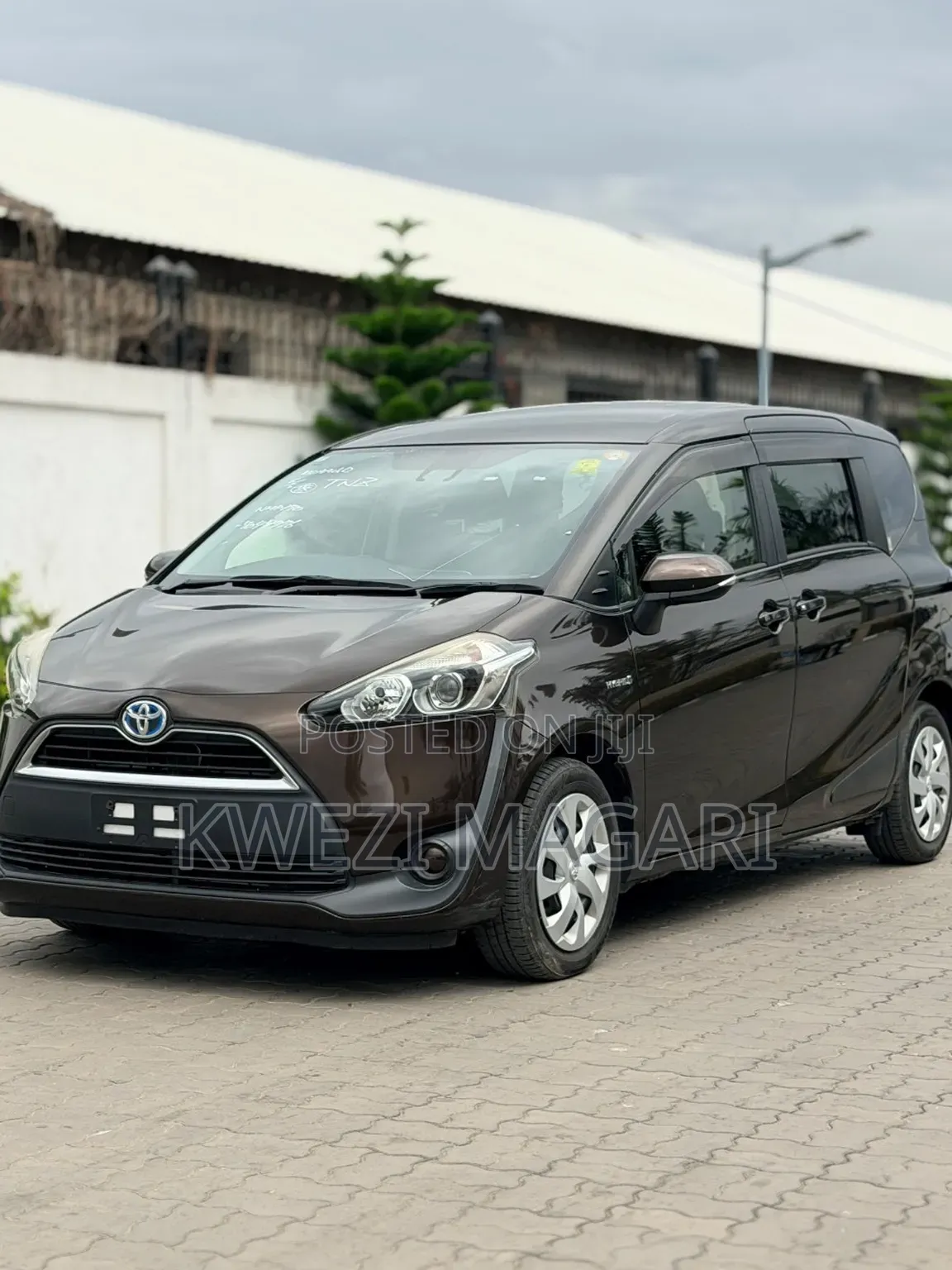 Toyota Sienta 2016 Brown