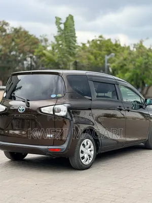 Toyota Sienta 2016 Brown