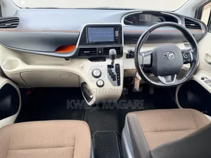 Toyota Sienta 2016 Brown