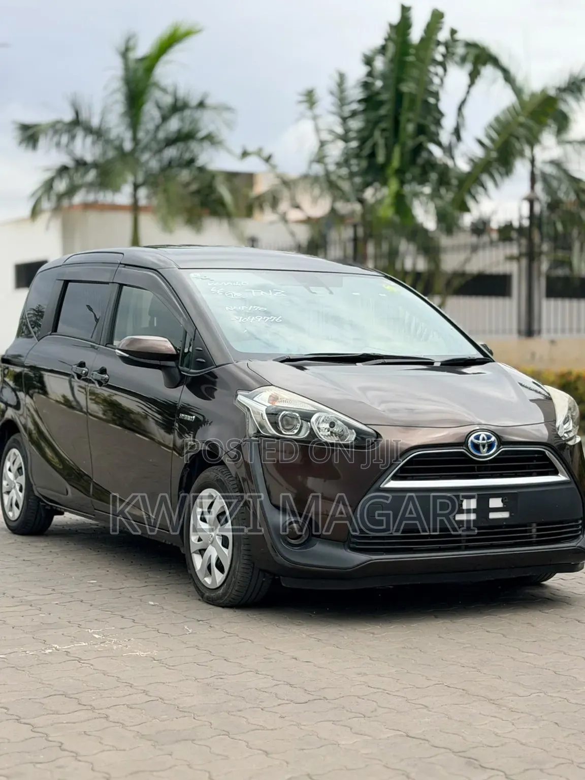 Toyota Sienta 2016 Brown