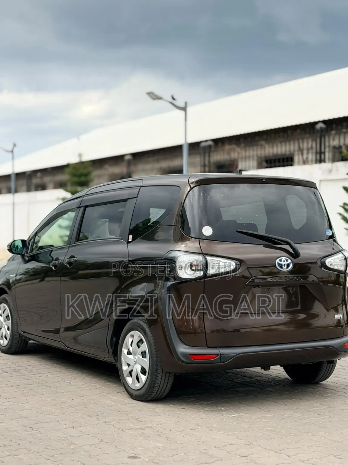 Toyota Sienta 2016 Brown