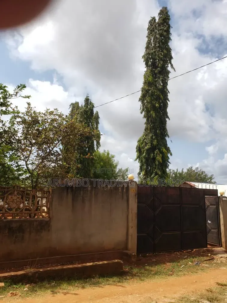 Kiwanja Kinauzwa Tegeta Wazo