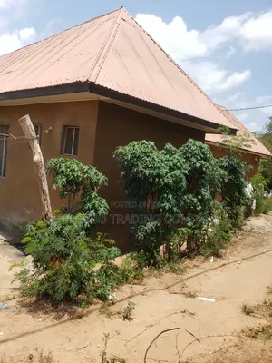 7bdrm Apartment in Madale Mbopo, Mbezi Beach for sale