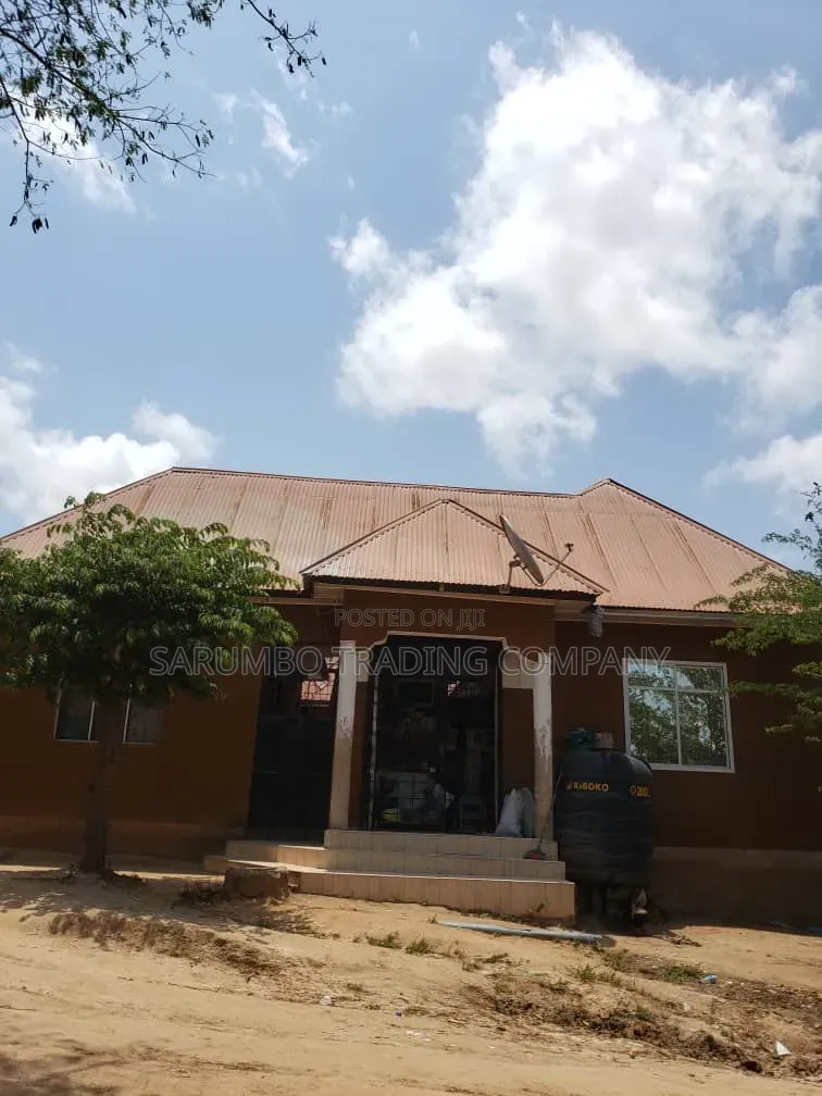 7bdrm Apartment in Madale Mbopo, Mbezi Beach for sale