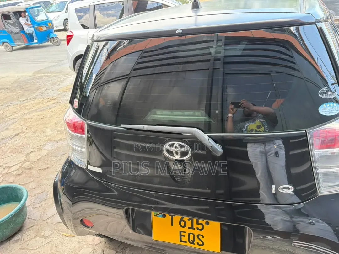 Toyota iQ 1.3 2010 Black