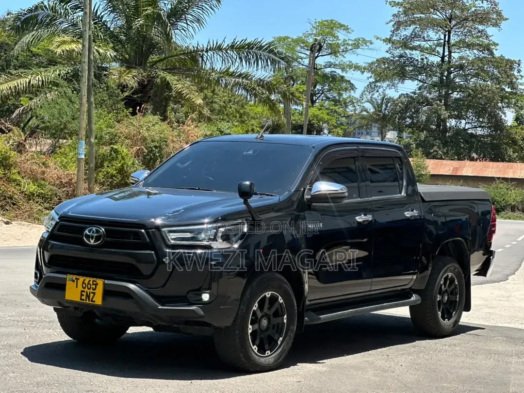 Toyota Hilux 2022 Black