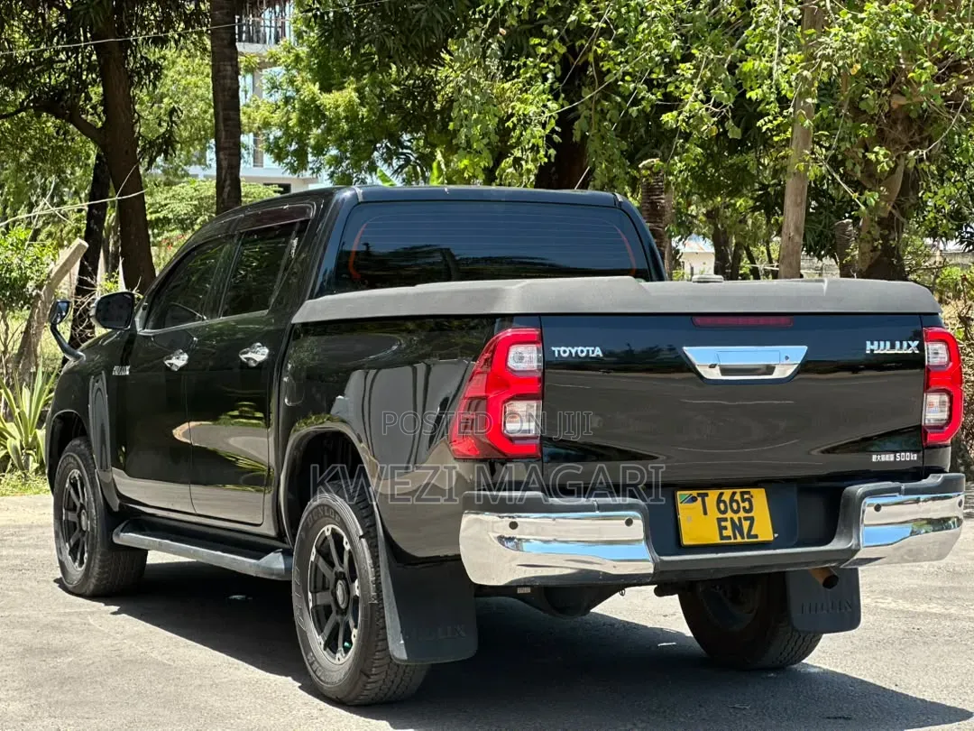 Toyota Hilux 2022 Black