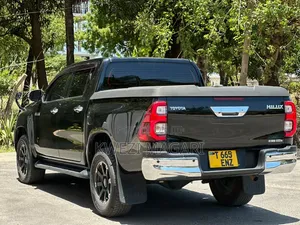 Toyota Hilux 2022 Black