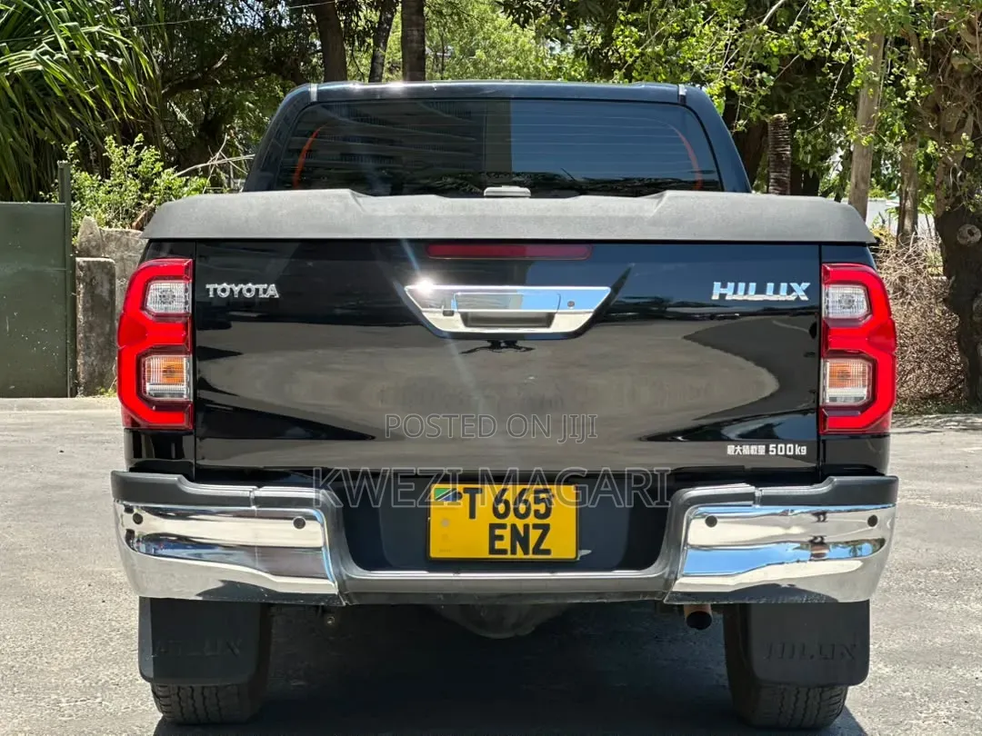 Toyota Hilux 2022 Black