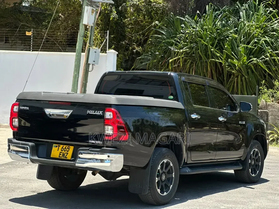 Toyota Hilux 2022 Black