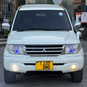 Mitsubishi Pajero 2005 White