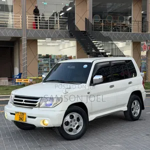 Mitsubishi Pajero 2005 White