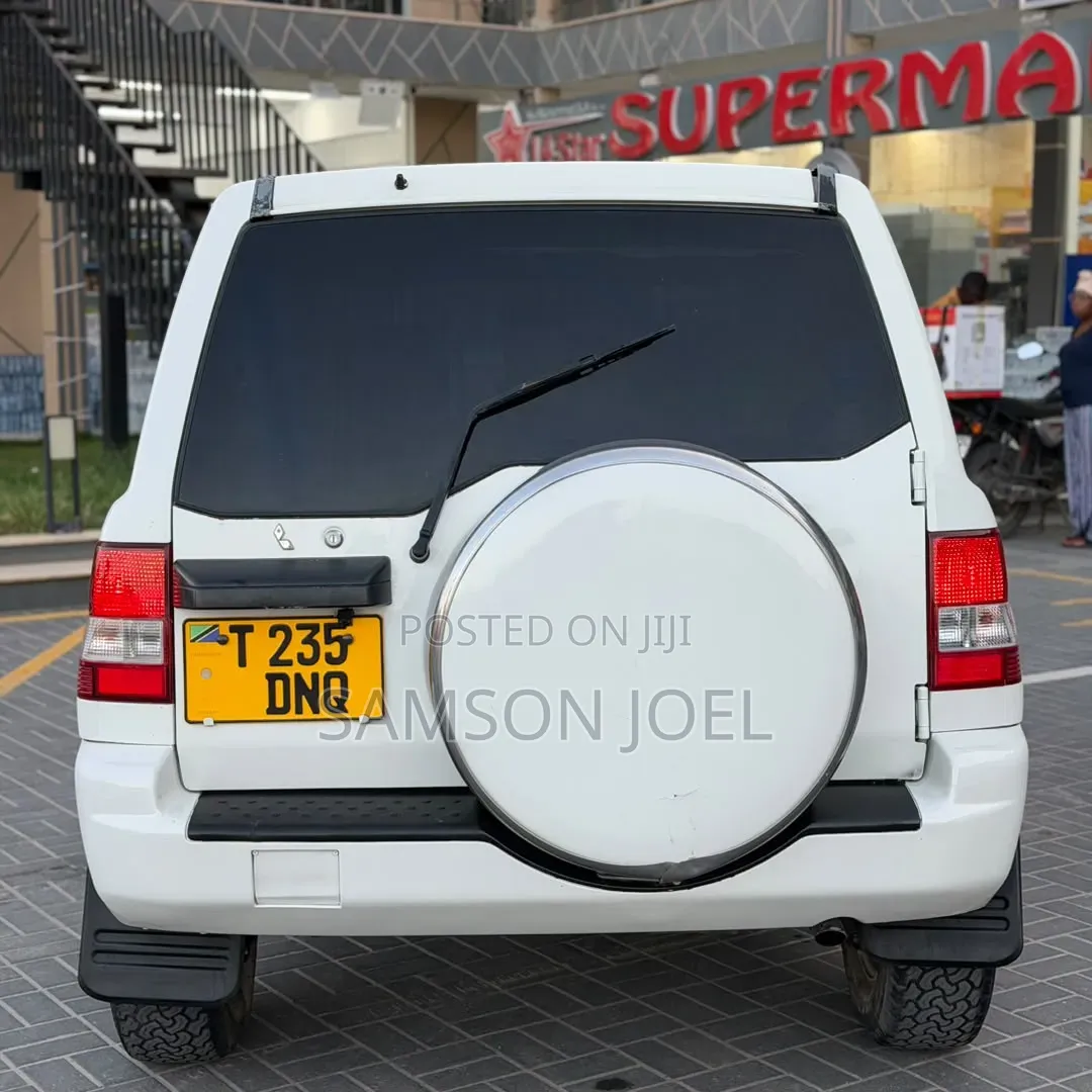 Mitsubishi Pajero 2005 White