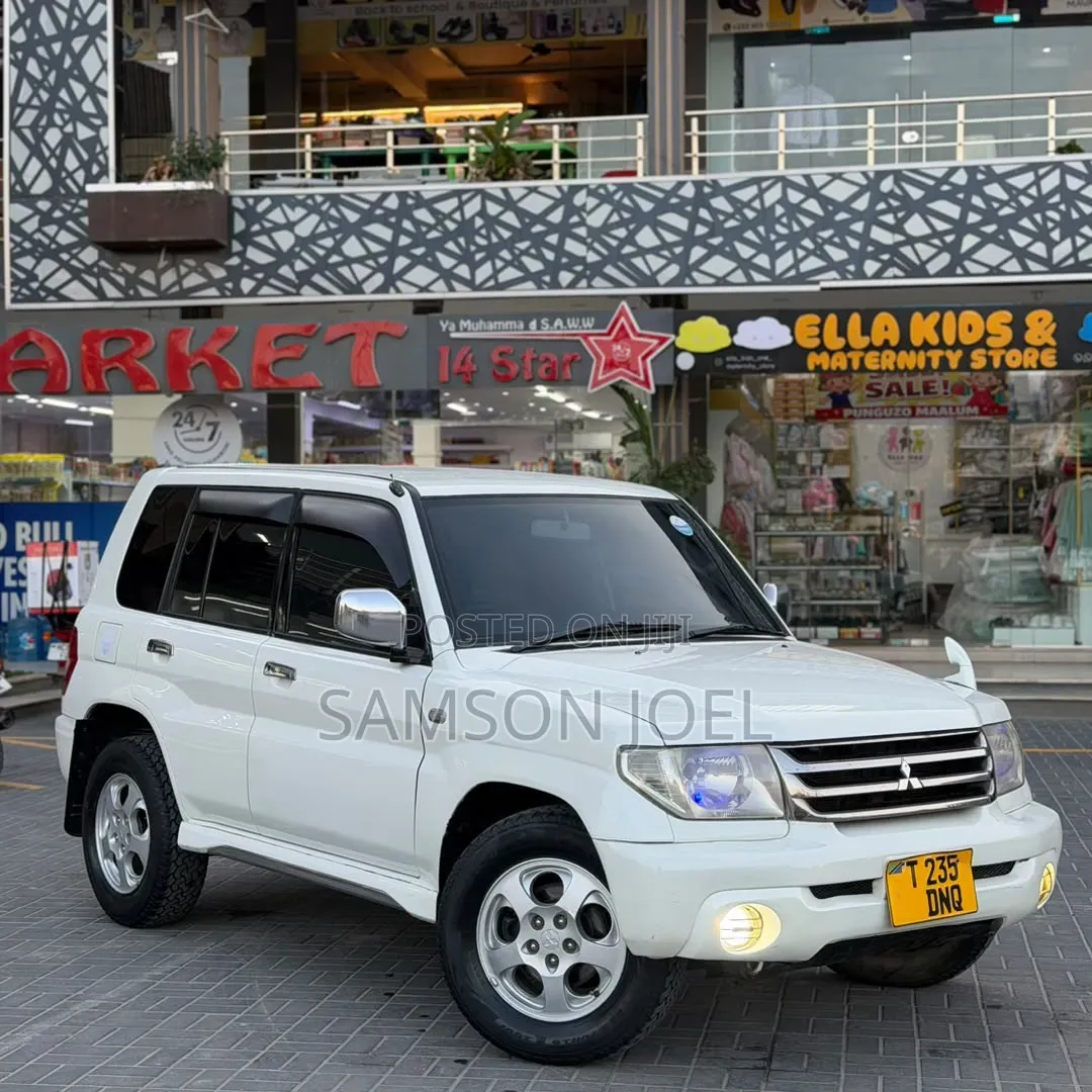 Mitsubishi Pajero 2005 White