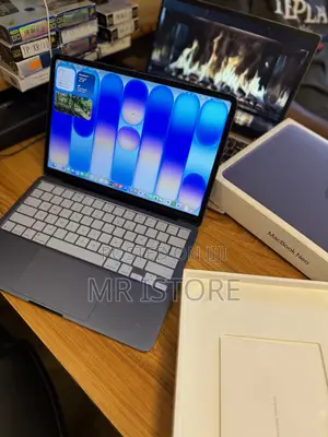 Laptop Apple MacBook Neo 2026 8GB SSHD+SSD 512GB