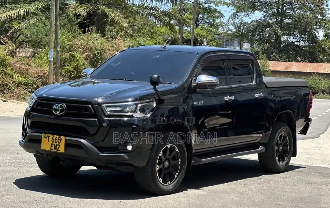 Toyota Hilux Revo Double Cab Deisel 2.4 AWD 2022 Black