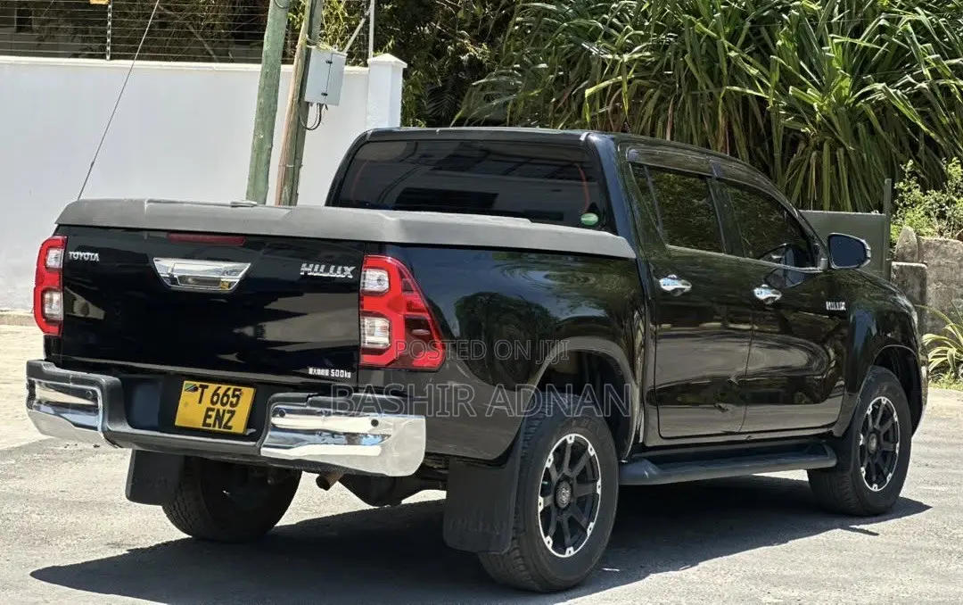 Toyota Hilux Revo Double Cab Deisel 2.4 AWD 2022 Black
