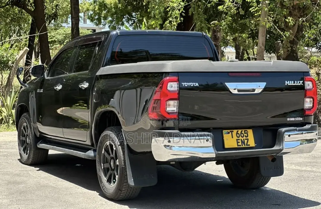 Toyota Hilux Revo Double Cab Deisel 2.4 AWD 2022 Black