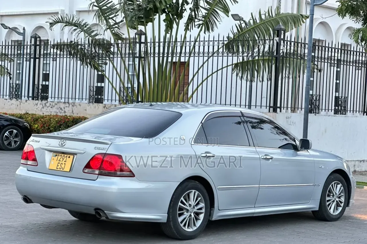 Toyota Crown 2006 Silver