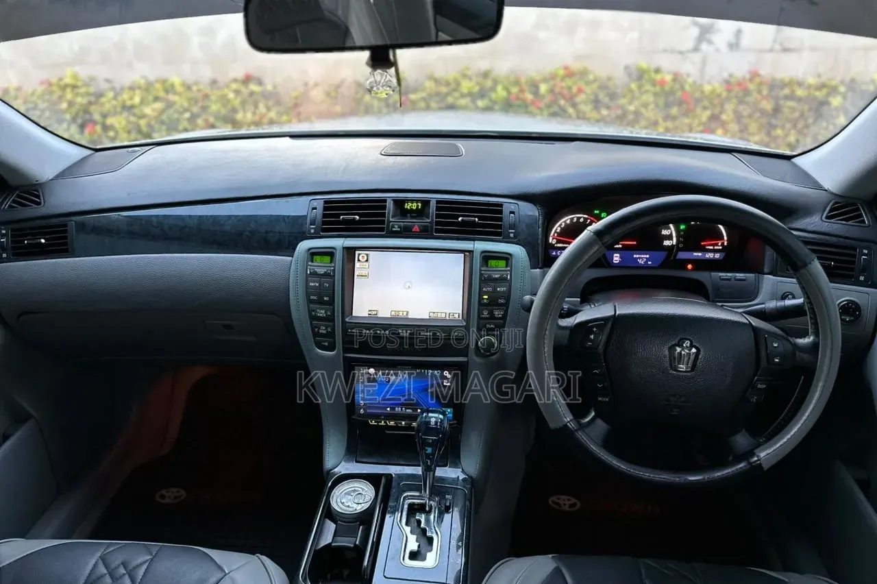 Toyota Crown 2006 Silver