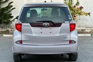 Toyota Ractis 2012 Silver