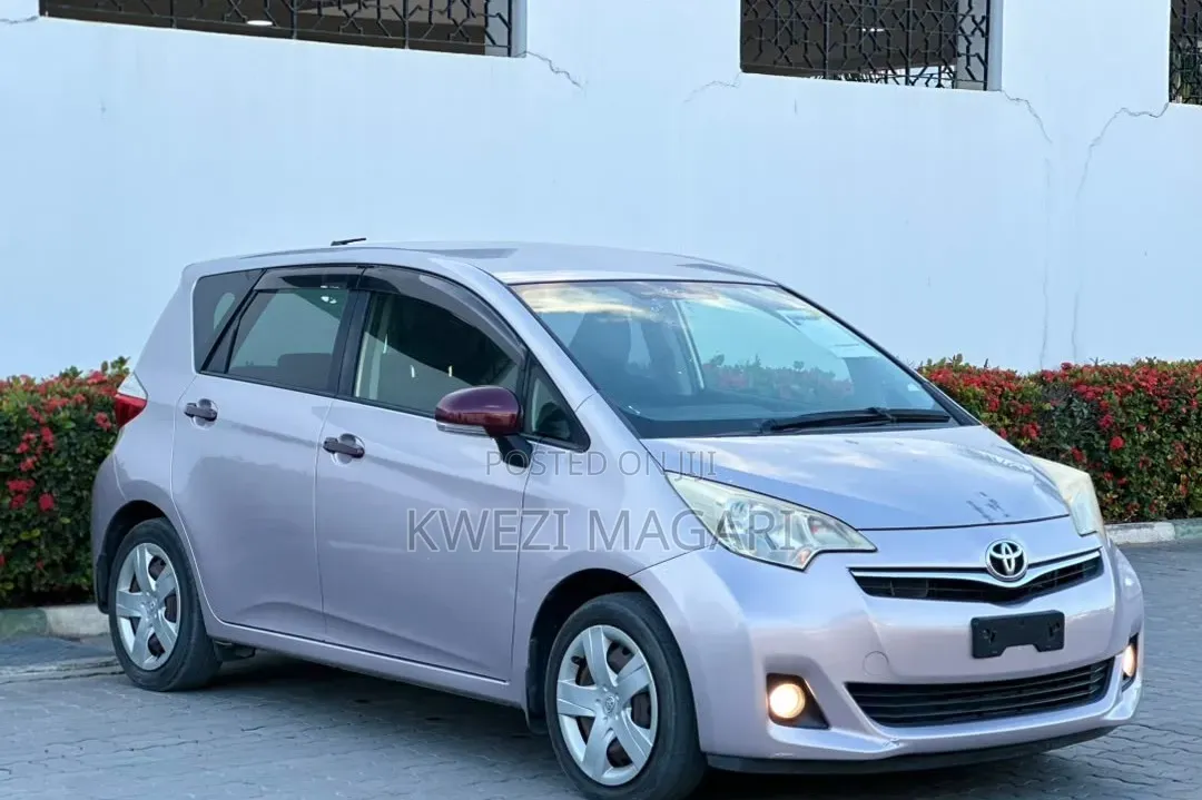 Toyota Ractis 2012 Silver