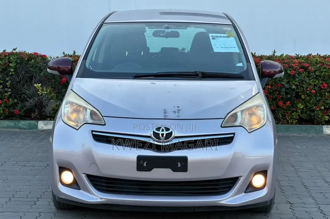 Toyota Ractis 2012 Silver