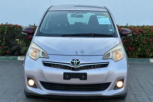 Toyota Ractis 2012 Silver