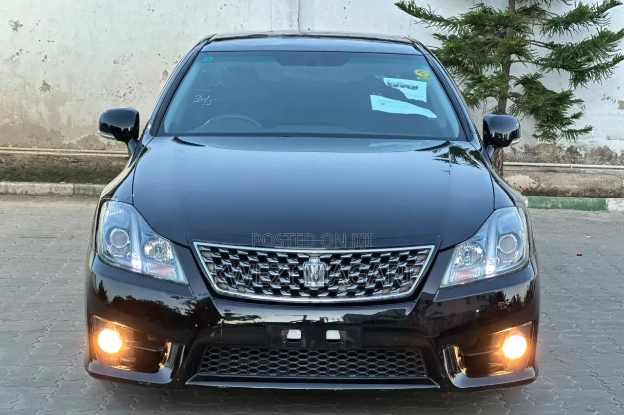 Toyota Crown 2012 Black