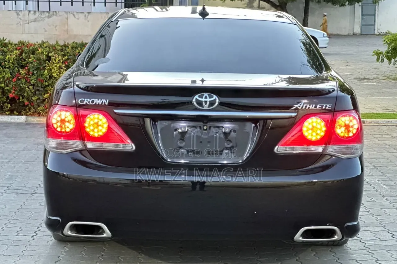Toyota Crown 2012 Black