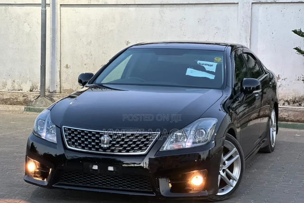 Toyota Crown 2012 Black