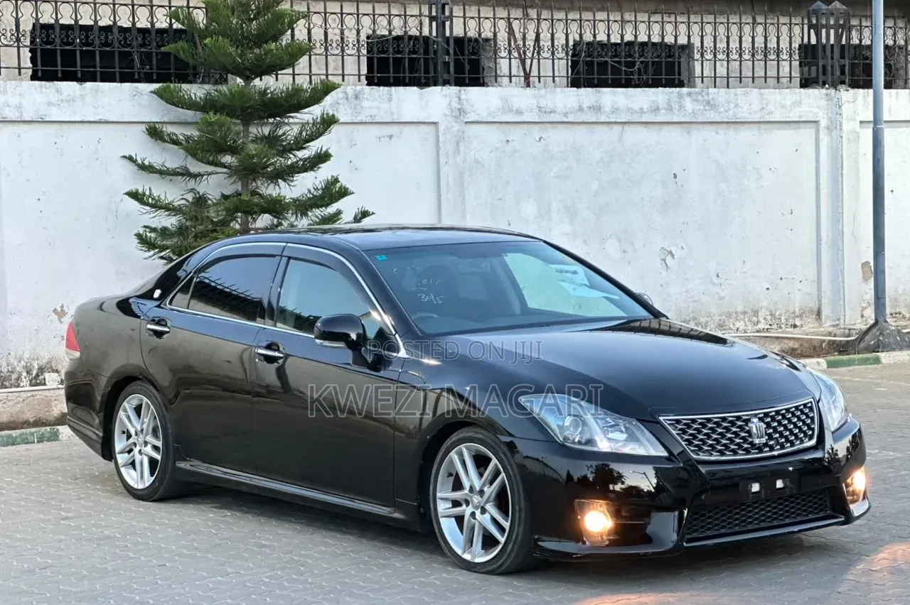 Toyota Crown 2012 Black