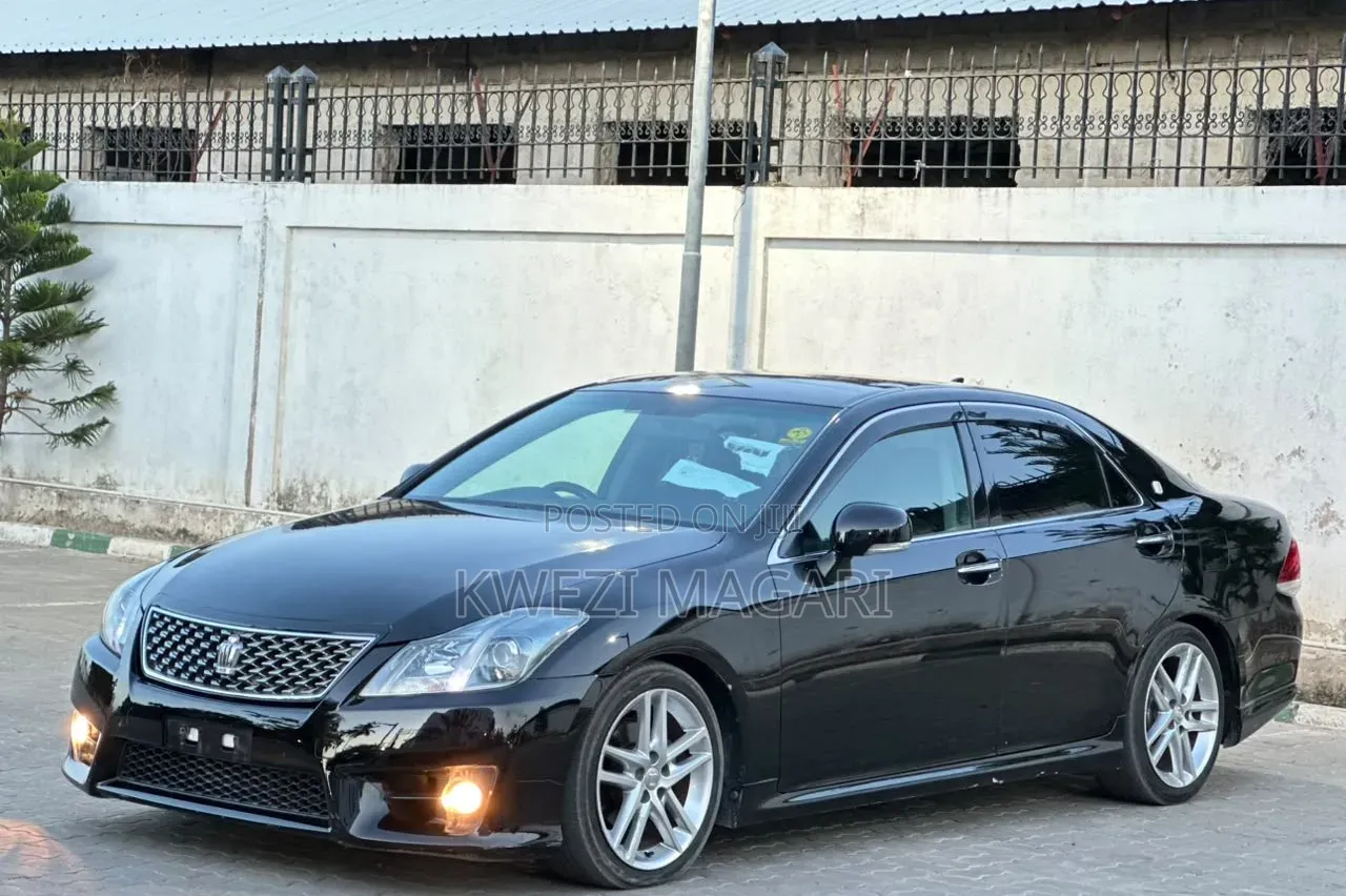 Toyota Crown 2012 Black