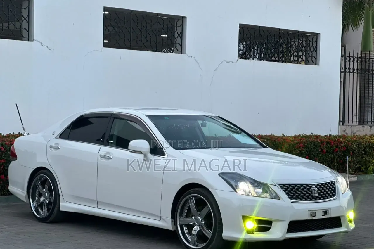 Toyota Crown 2011 White