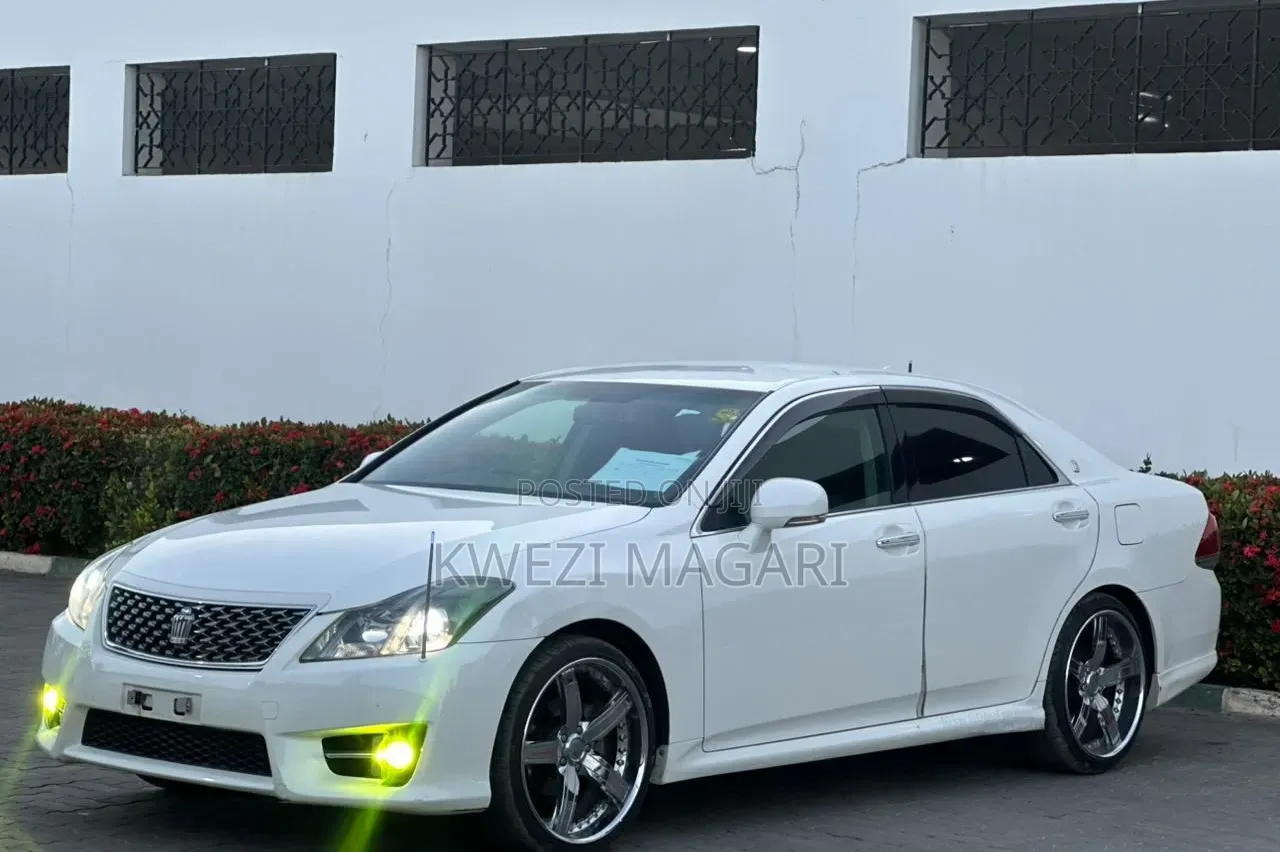 Toyota Crown 2011 White