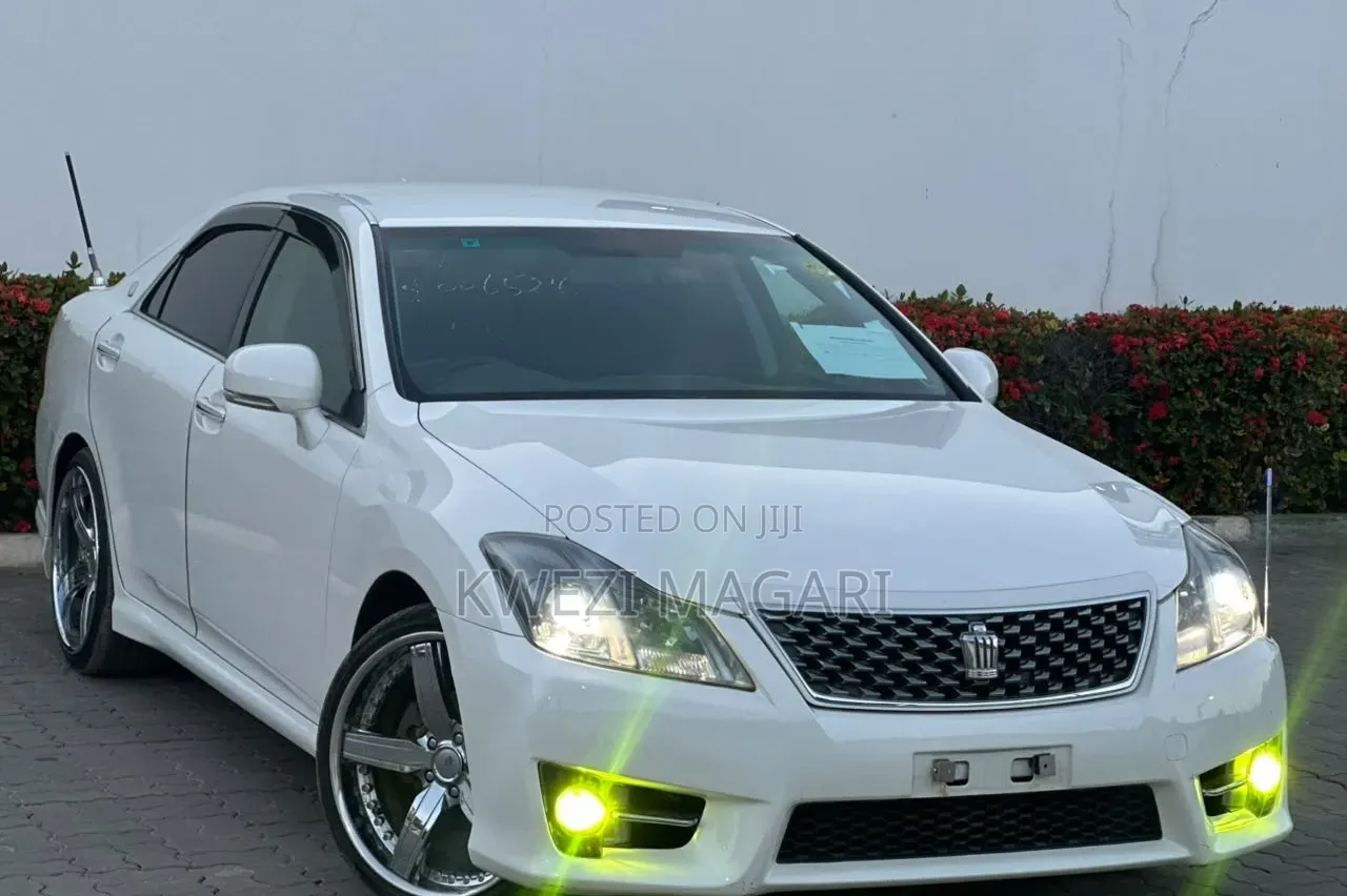 Toyota Crown 2011 White