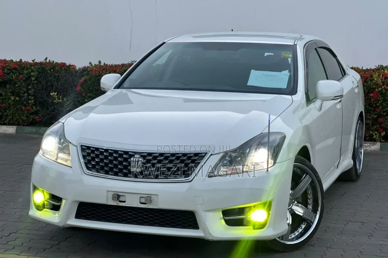 Toyota Crown 2011 White