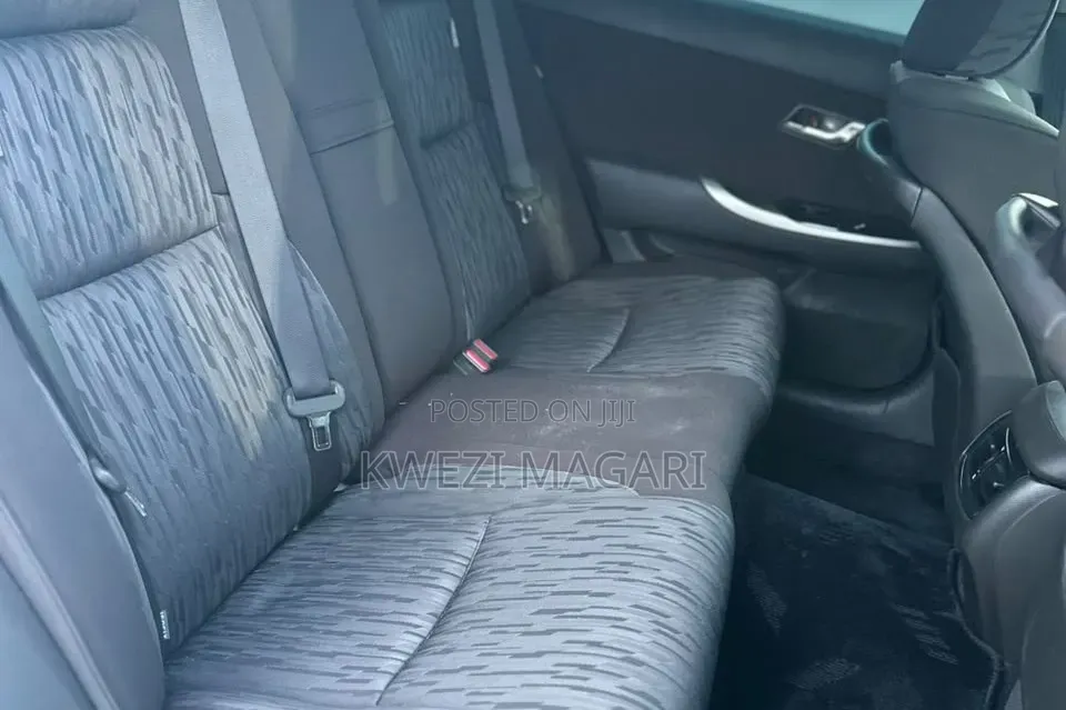 Toyota Crown 2011 White
