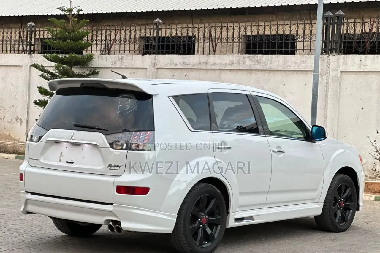Mitsubishi Outlander 2009 White