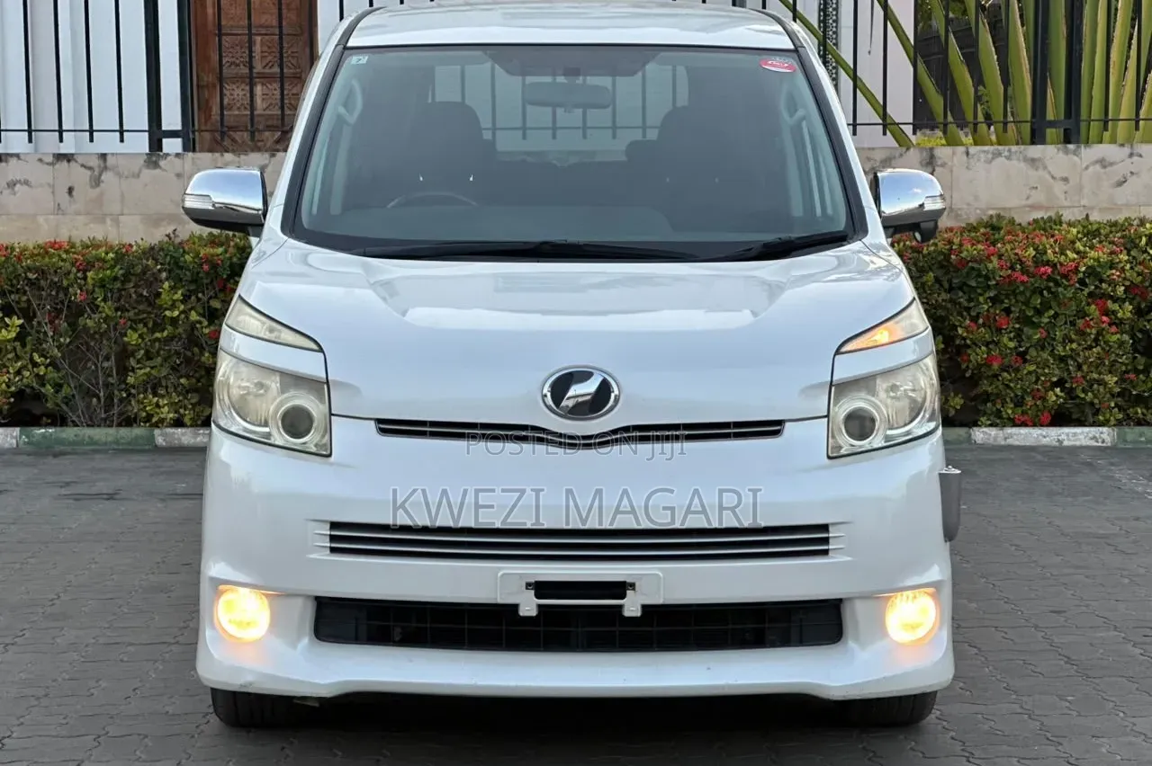 Toyota Noah 2009 White