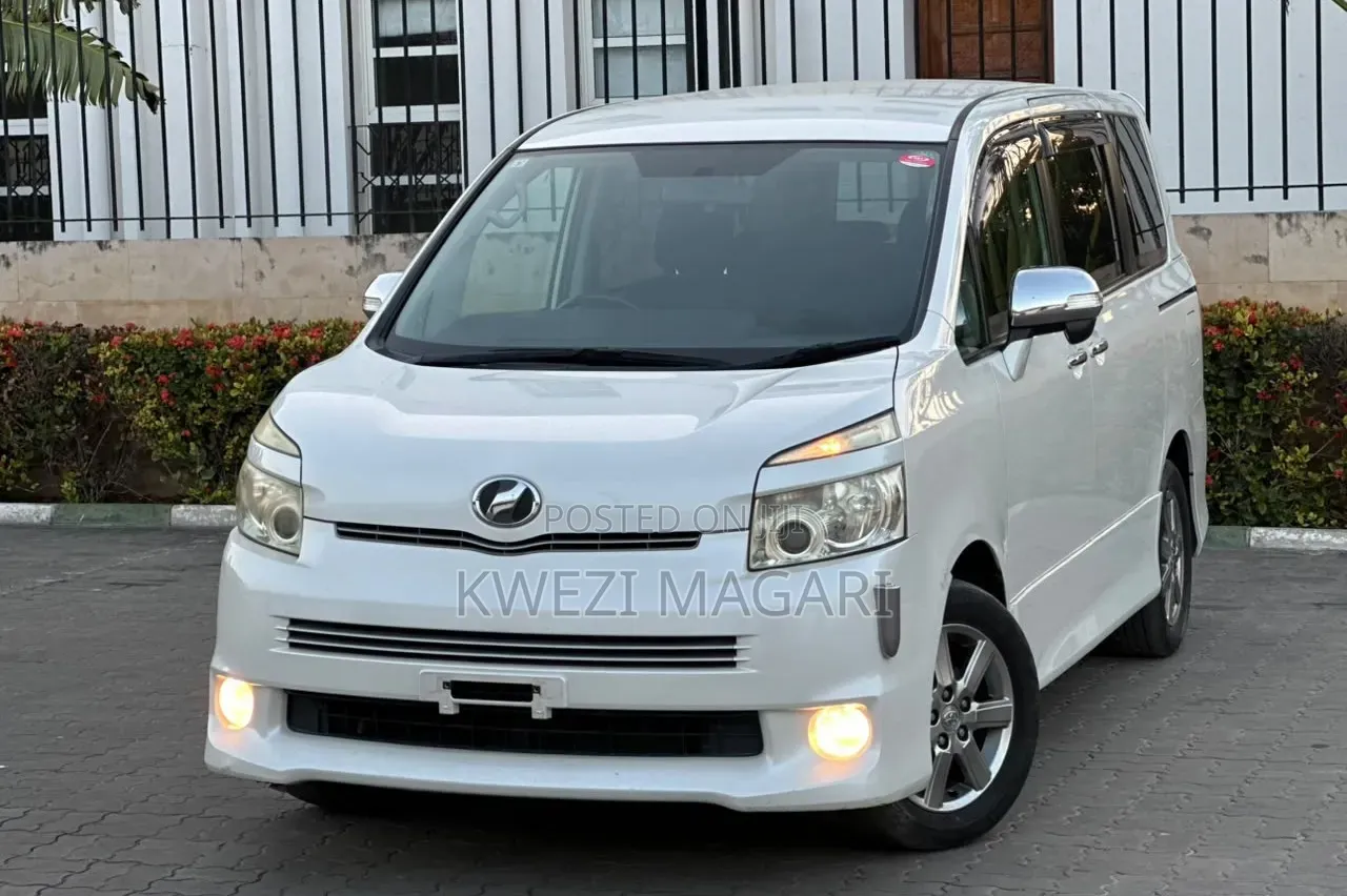 Toyota Noah 2009 White