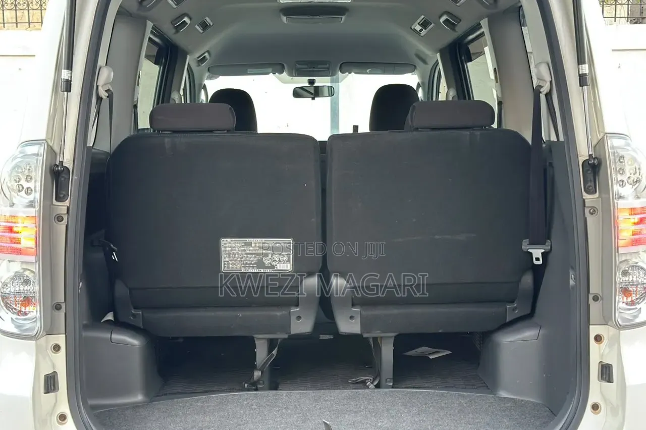 Toyota Noah 2009 White