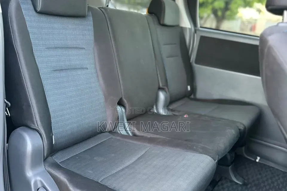 Toyota Noah 2009 White