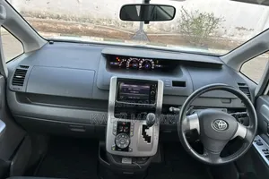 Toyota Noah 2009 White