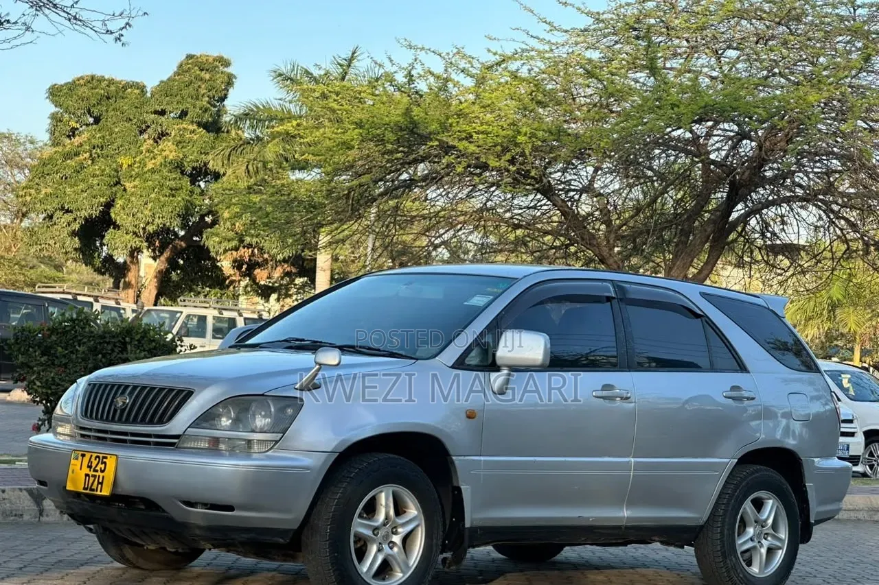 Toyota Harrier 2000 Silver