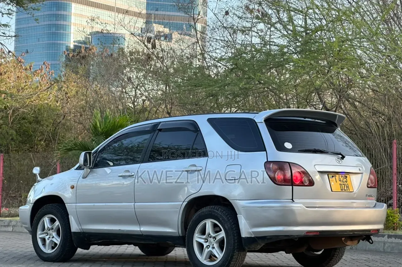 Toyota Harrier 2000 Silver