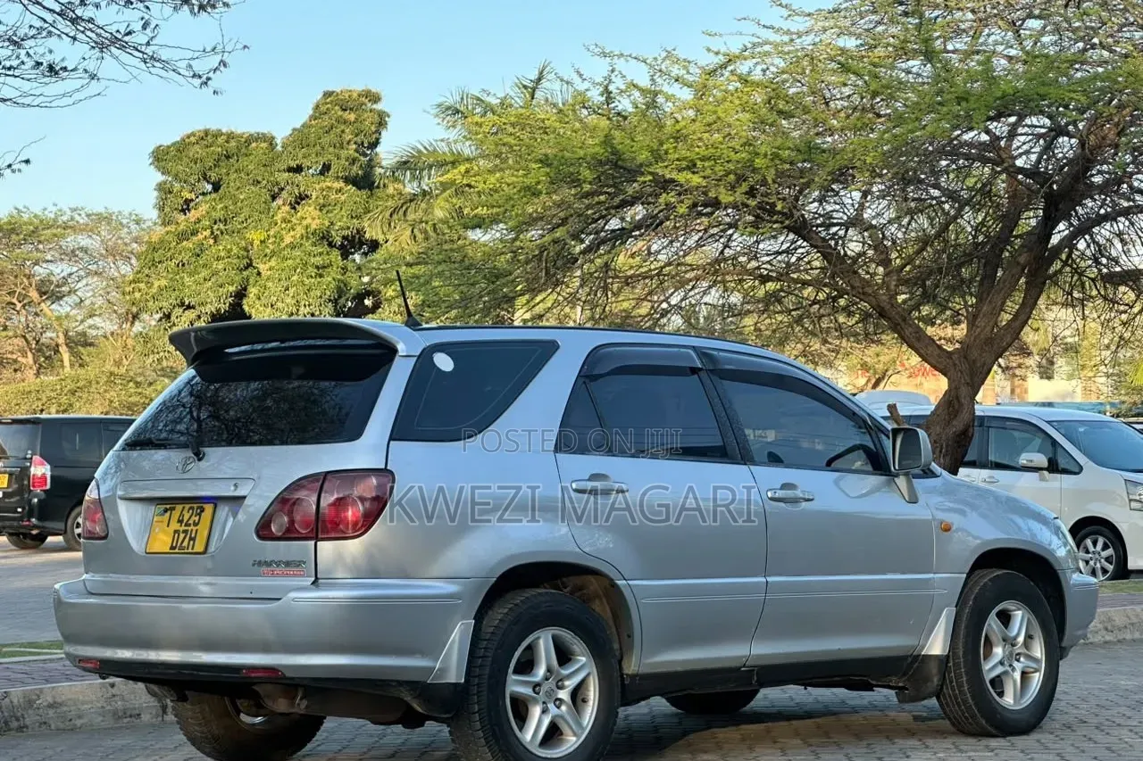 Toyota Harrier 2000 Silver