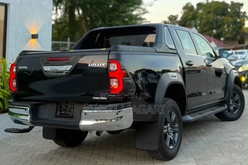 Toyota Hilux 2022 Black