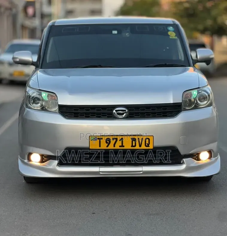 Toyota Corolla Rumion 2010 Silver