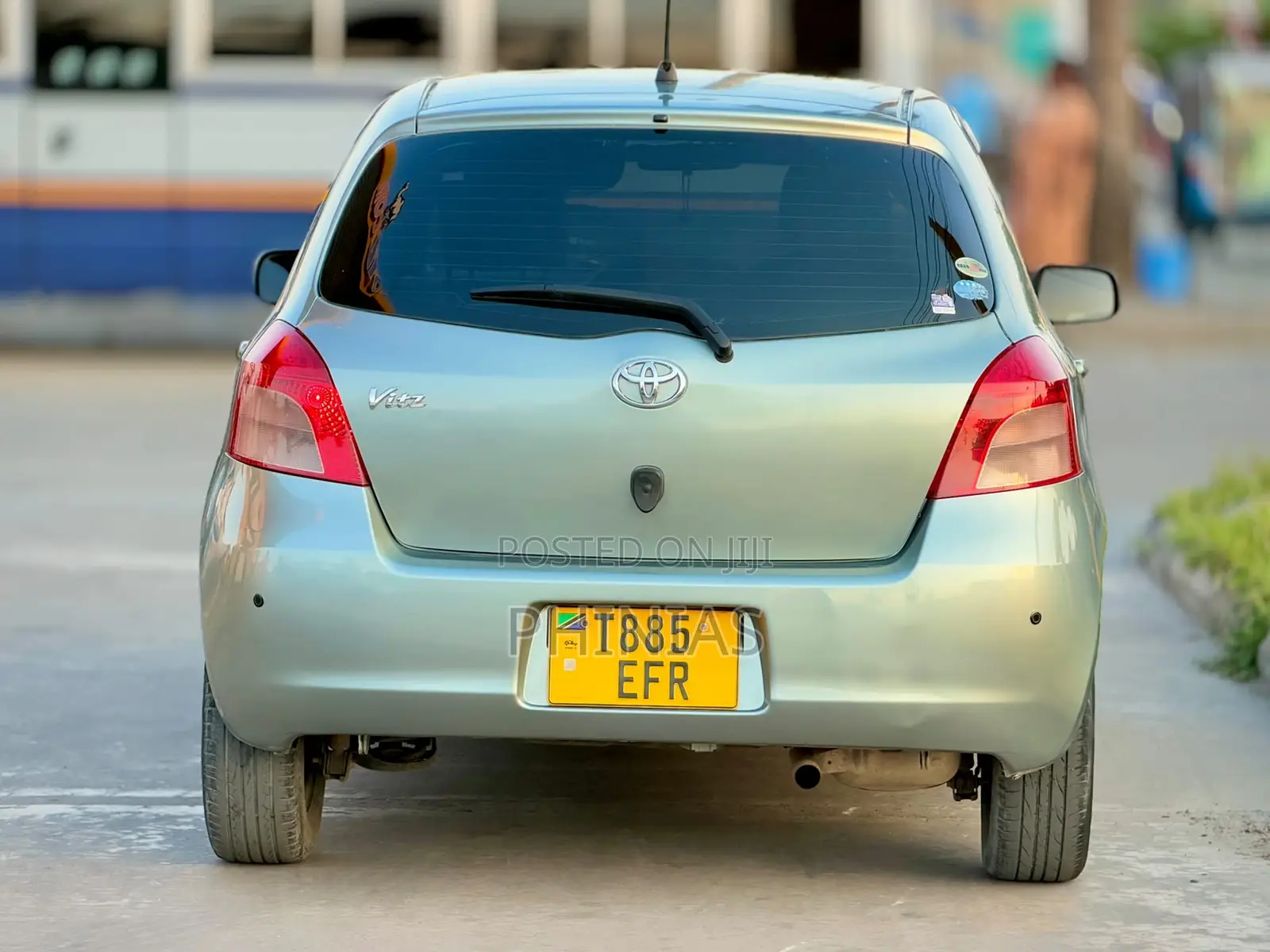 Toyota Vitz 2010 Silver